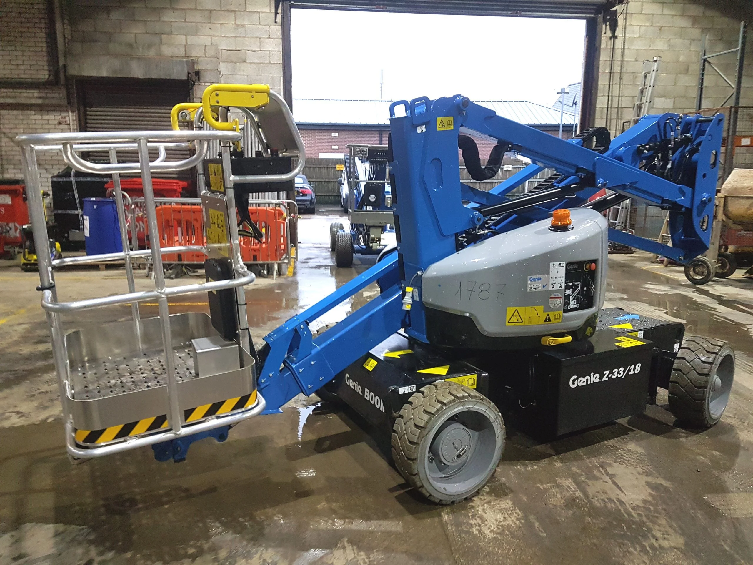 Genie-Z33-18-scaled Location Nacelle Articulée Électrique Genie Z-33/18 – 12m – Image 1